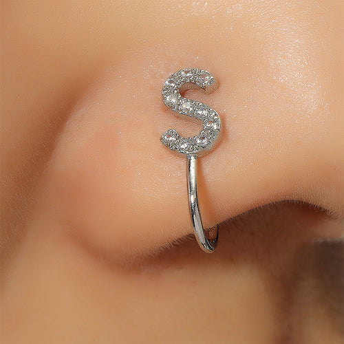 Medený falošný piercing do nosa