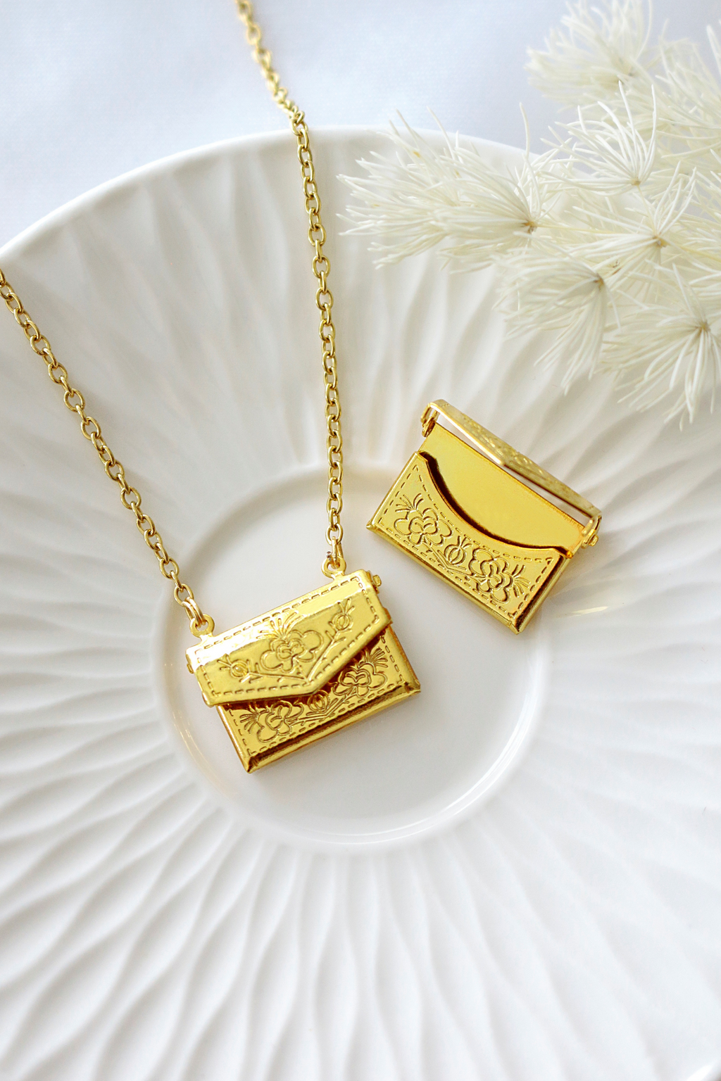 Náhrdelník 24 karátový Daisy Envelope Locket