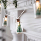 Vianočný stromček zo sklenenej nádoby, reťazové svetielka