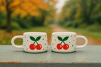 Sada 2 ručne vyrobených hrnčekov s čerešňami